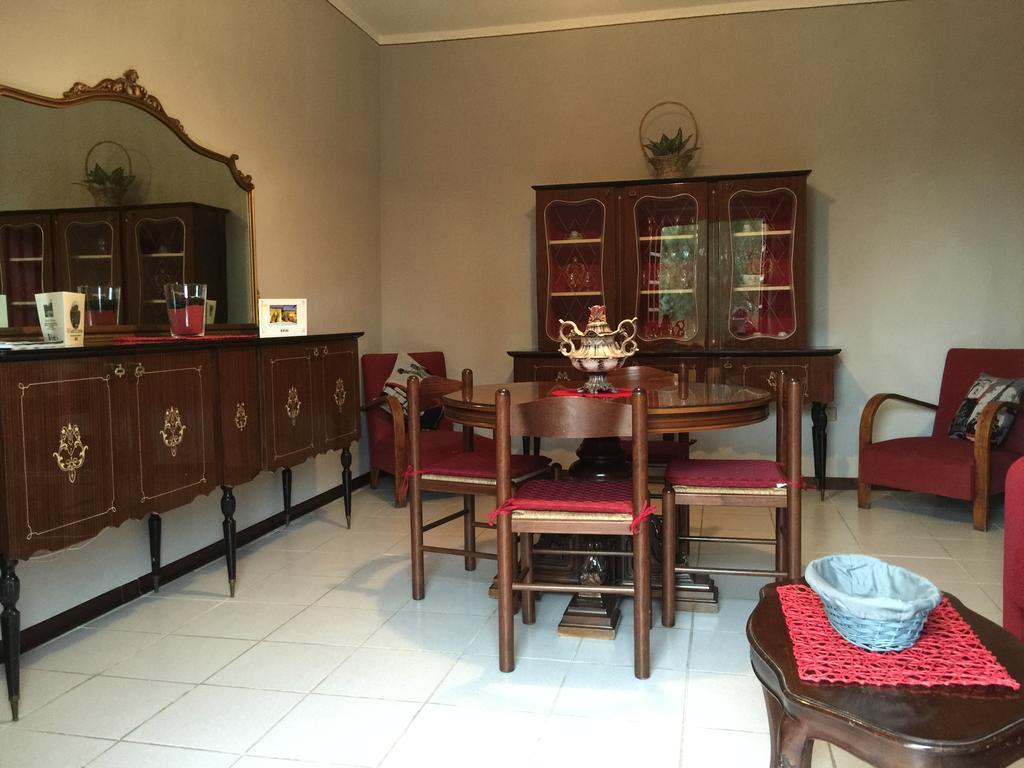 Aparthotel Il Porto Tuoro sul Trasimeno Pokoj fotografie
