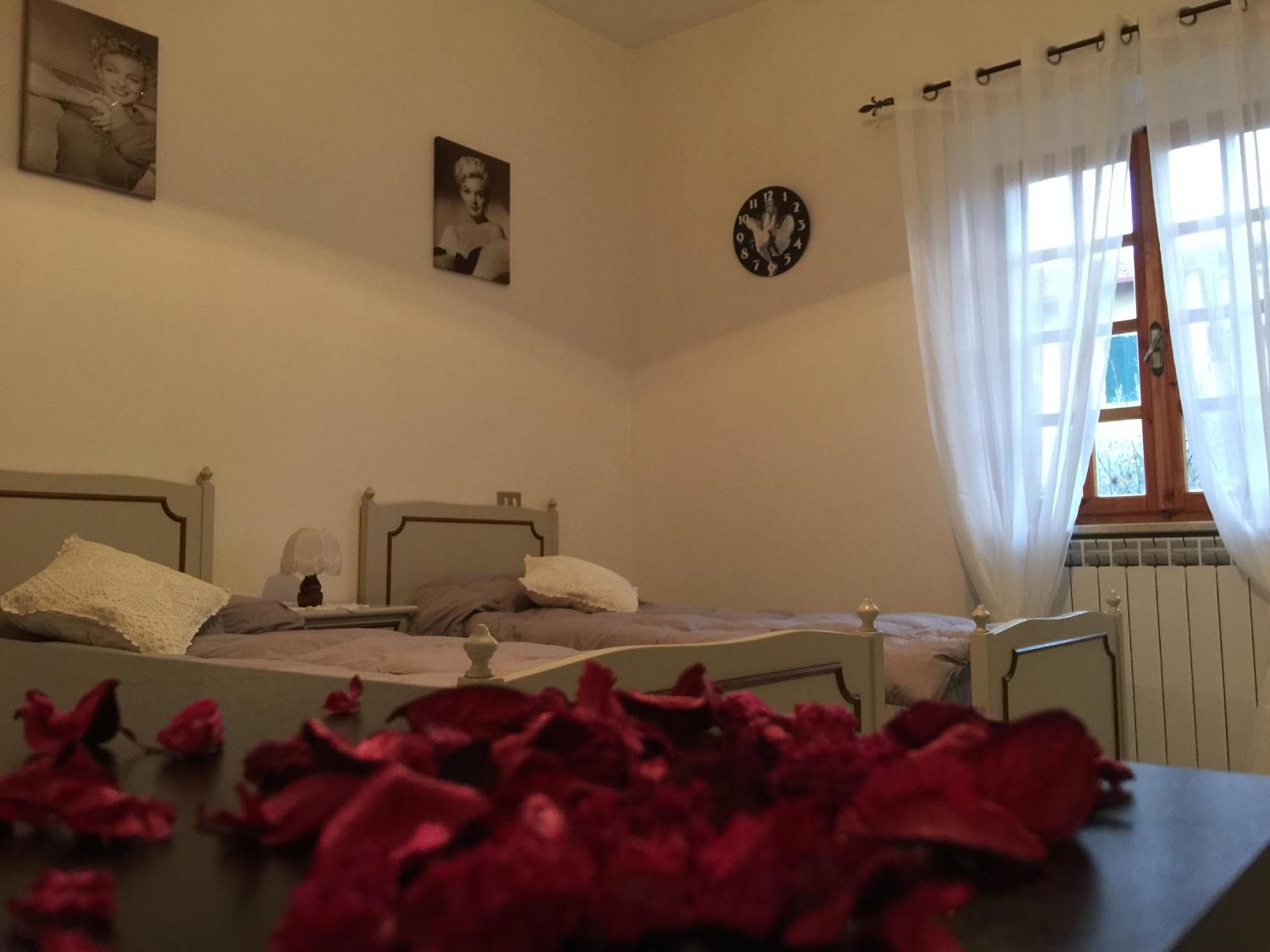 Aparthotel Il Porto Tuoro sul Trasimeno Pokoj fotografie