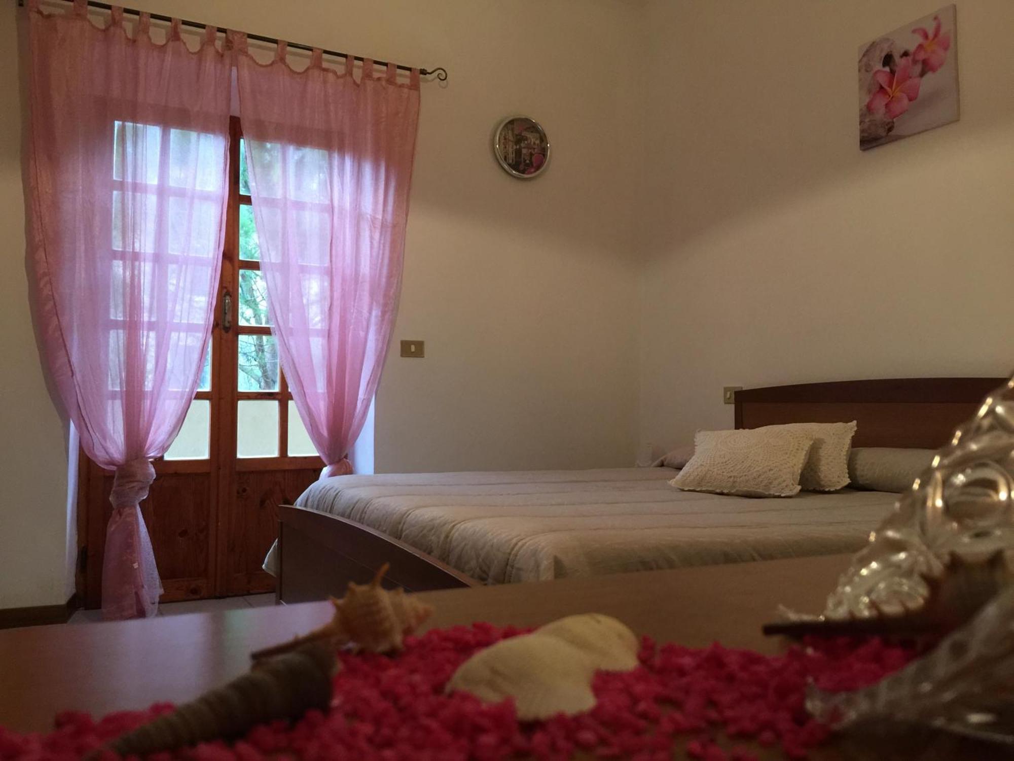 Aparthotel Il Porto Tuoro sul Trasimeno Pokoj fotografie